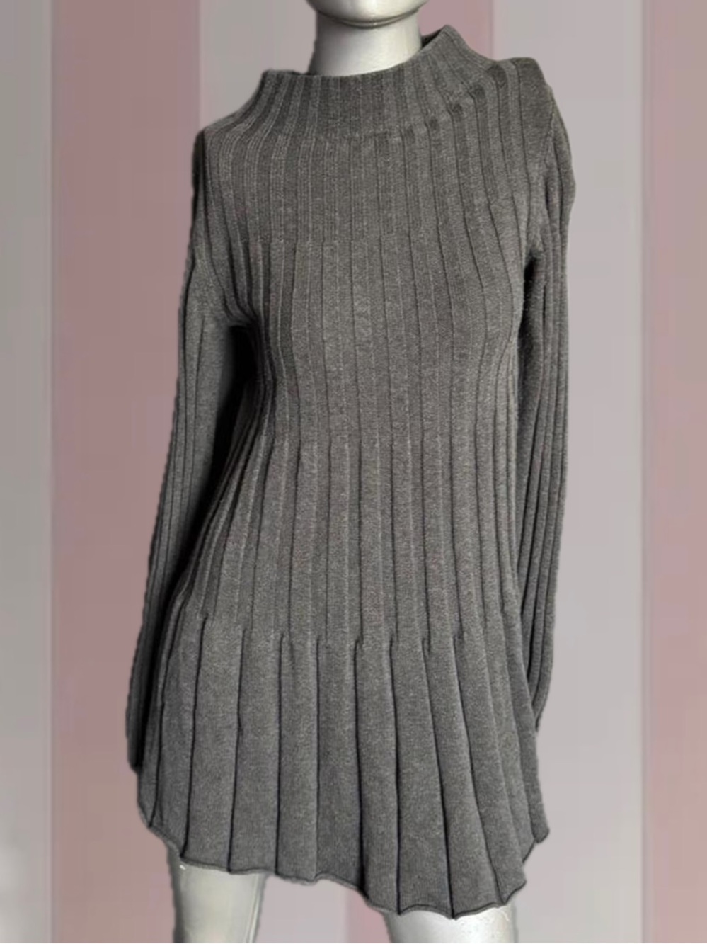 Y2K BabyDoll Style Sweater Dress
Size M, in great used condition. I can include